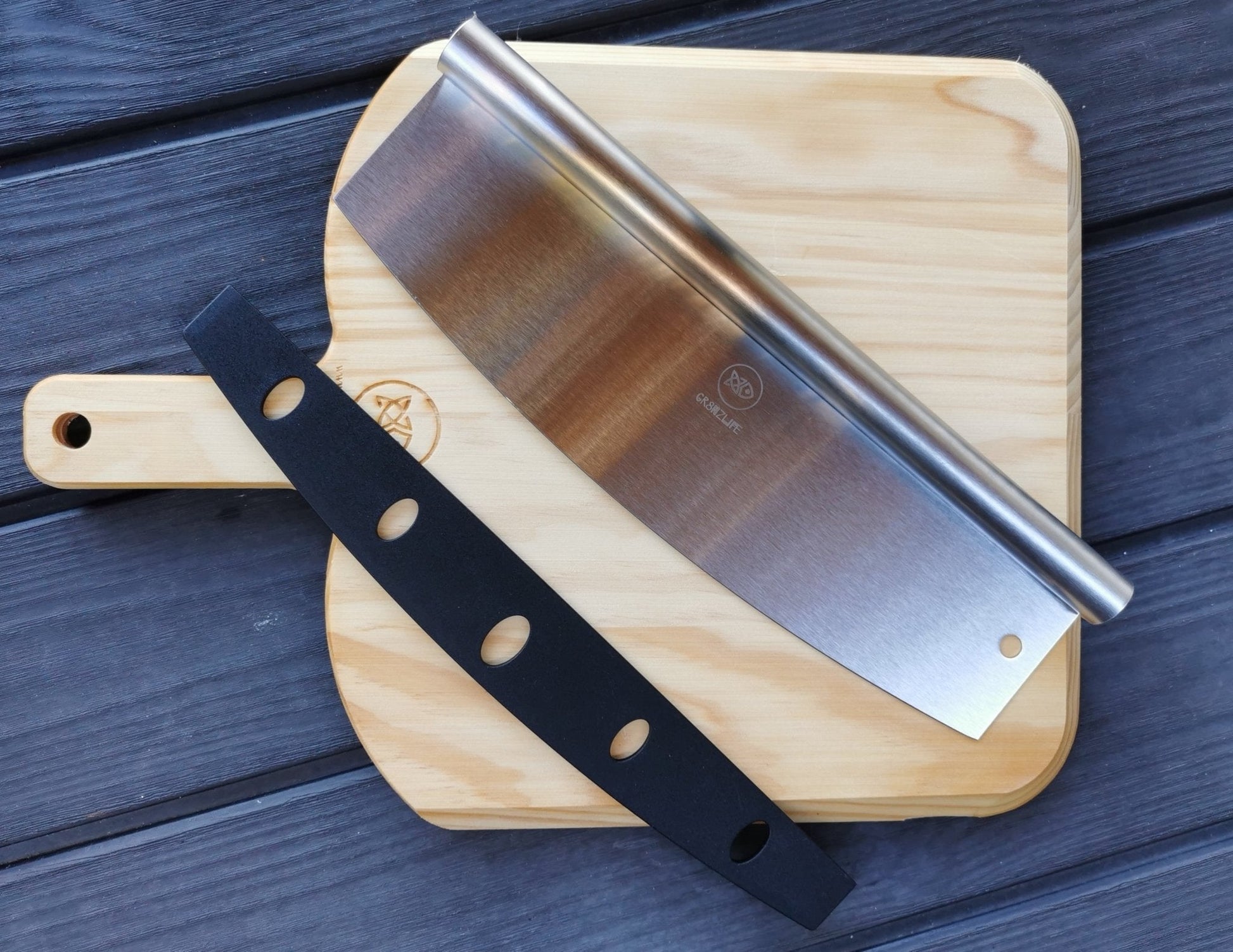 Pizza Board -Pine PAC - Pizza Oven Tools NZ